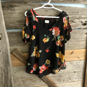 𝅺sienna Sky size Med Sheer black cold-shoulder floral blouse